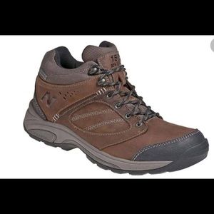 New Balance Men's 1569 size 10.5